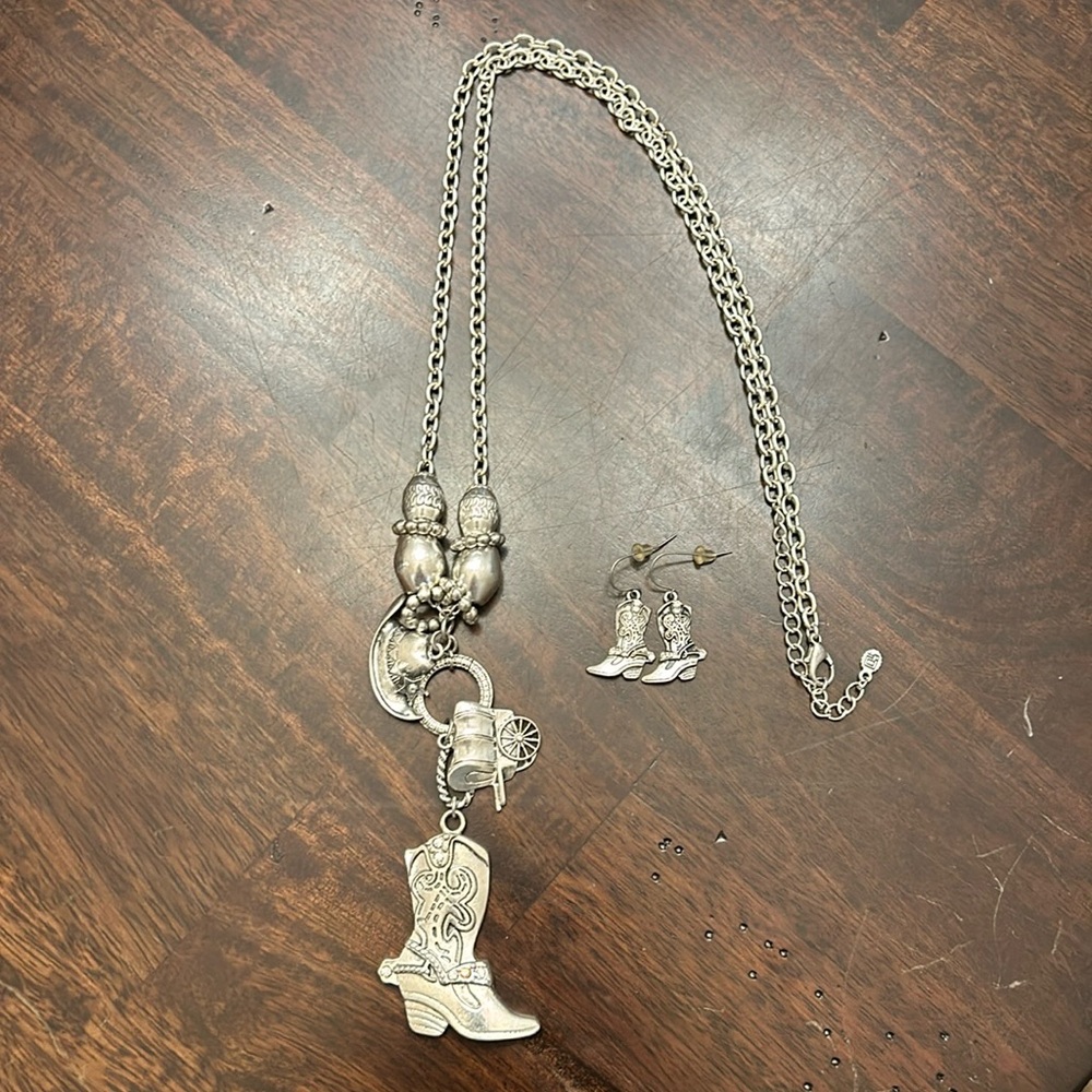Western themed necklace and earring set